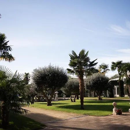 Hébergement de vacances La Maison Coloniale - 15 Personnes - Piscine *