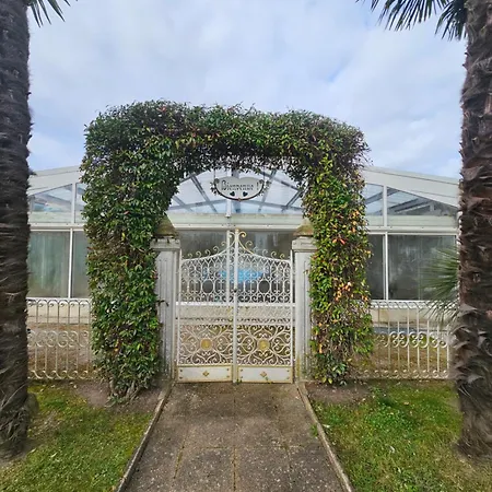 Hébergement de vacances La Maison Coloniale - 15 Personnes - Piscine Artagnan