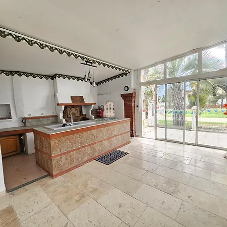 Hébergement de vacances La Maison Coloniale - 15 Personnes - Piscine