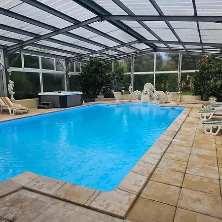 Hébergement de vacances La Maison Coloniale - 15 Personnes - Piscine Artagnan